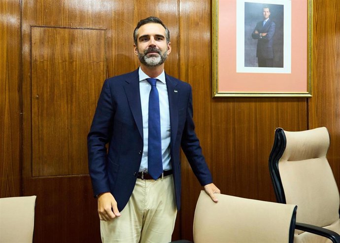 El consejero de Sostenibilidad, Medio Ambiente y Economía Azul, Ramón Fernández-Pacheco, en comisión parlamentaria