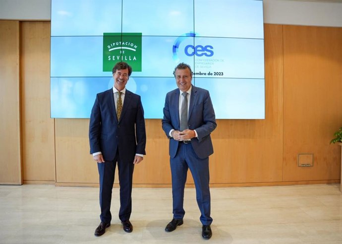 El presidente de la CES y su homólogo en la Diputación, antes del encuentro institucional que ambos dirigentes han mantenido en el organismo provincial.