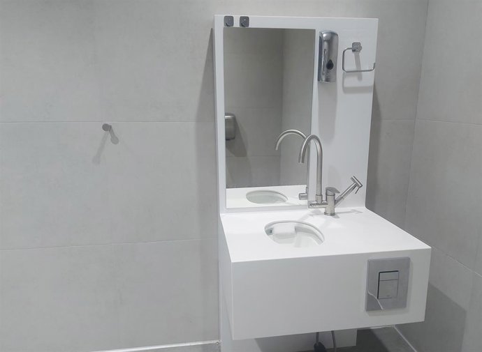 Aseo ostomizado en el aeropuerto de Manises