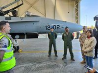 Robles visita los destacamentos españoles en Estonia que en el primer mes han interceptado e identificado 10 cazas rusos