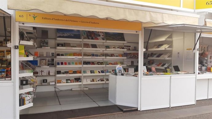 Imagen de un stand de Andorra en una edición anterior de la Setmana del llibre en catal