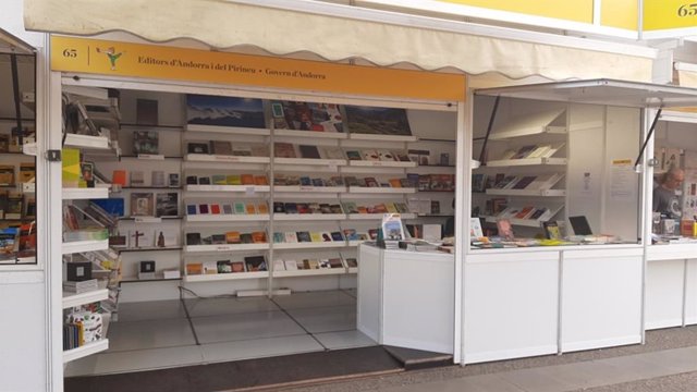 Imatge de l'estand d'Andorra en una edició anterior de la Setmana del Llibre en Català