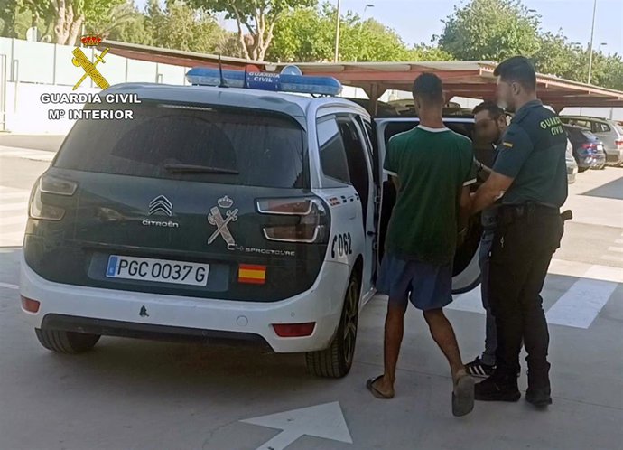 La Guardia Civil Detiene En Torre Pacheco A Un Prófugo De La Justicia Por Varios Robos En Vehículo