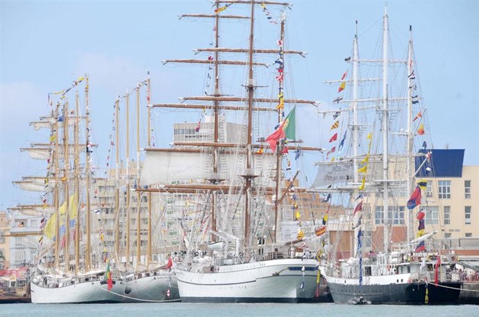 Regata de Grandes Veleros en el muelle de Cádiz, en una imagen de archivo.