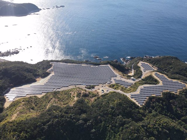 Archivo - Planta solar de Enfinity Global en Japón.