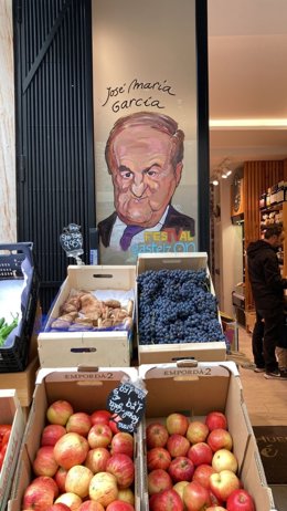 Los exteriores de estos locales se han decorando con ilustraciones de distintos artistas televisivos y conocidos personajes