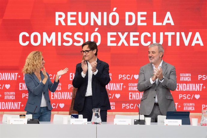 Archivo - Meritxell Batet, Salvador Illa y Jaume Collboni durante una reunión de la ejecutiva del PSC