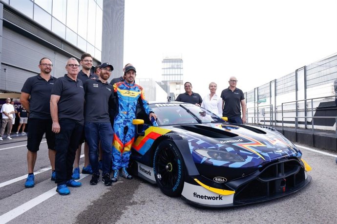 El pilolo español de Fórmula 1 Fernando Alonso, en un evento de Finetwork en el Circuito del Jarama-RACE.
