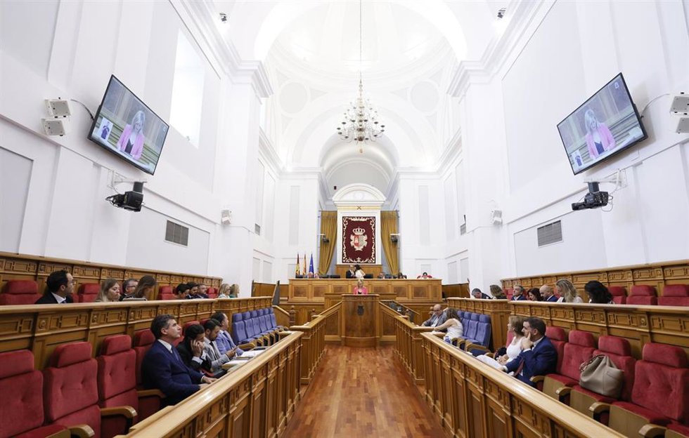 Archivo - Pleno en las Cortes.