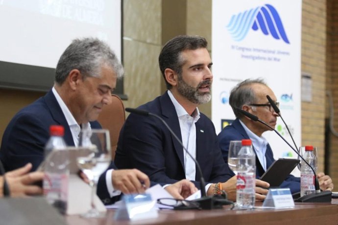 El consejero en la inauguración del IV Congreso Internacional de Jóvenes Investigadores del Mar