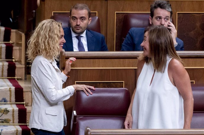 La expresidenta del Congreso y diputada del PSOE, Meritxel Batet, y la presidenta del Congreso, Francina Armengol