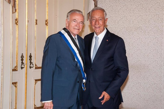 Isidro Fainé y Marcelo Rebelo de Sousa durante la ceremonia de entrega de la Gran Cruz de la Orden del Infante Don Henrique