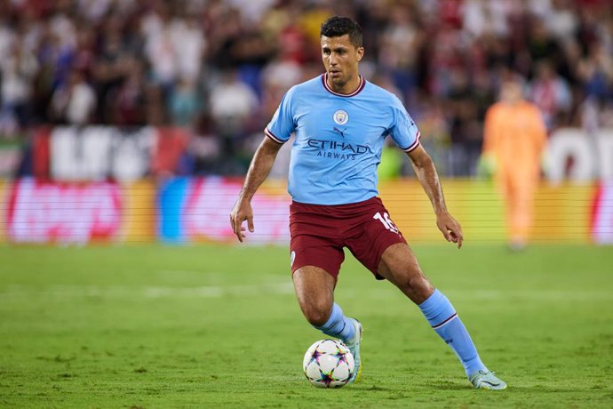 Archivo - Rodrigo "Rodri" Hernandez of Manchester City in action during the UEFA Champions League, Group  G, match between Sevilla FC and Manchester City at Estadio Ramon Sanchez Pizjuan on September 6, 2022 in Sevilla, Spain.