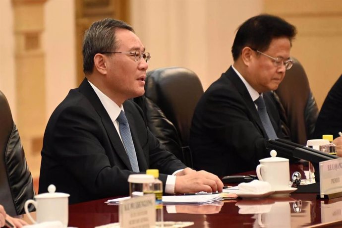 Archivo - 19 July 2023, China, Beijing: Chinese Prime Minister Li Qiang (L) attends a meeting with Algerian President Abdelmadjid Tebboune (Not Pictured). Photo: Algerian Presidency Office/APA Images via ZUMA Press Wire/dpa