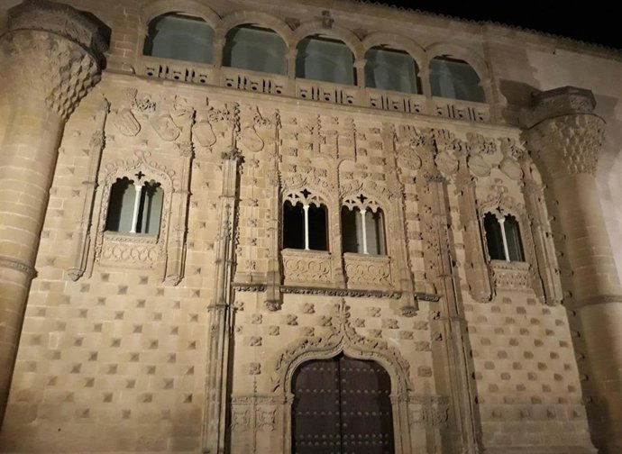 Archivo - Fachada del Palacio de Jabalquinto, sede de la UNIA de Baeza (Jaén)