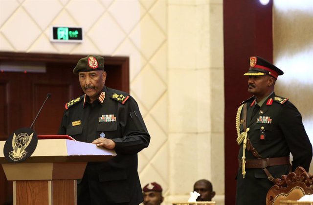 Archivo - El jefe del Ejército de Sudán y presidente del Consejo Soberano de Transición, Abdelfatá al Burhan