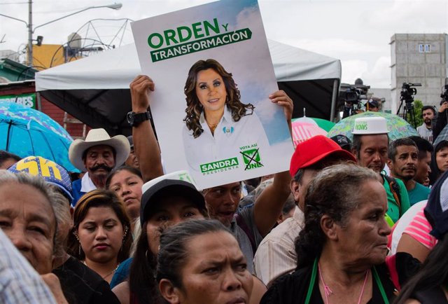 Simpatizantes de Sandra Torres, excandidata a la Presidencia de Guatemala por el partido  Unidad Nacional de la Esperanza (UNE)