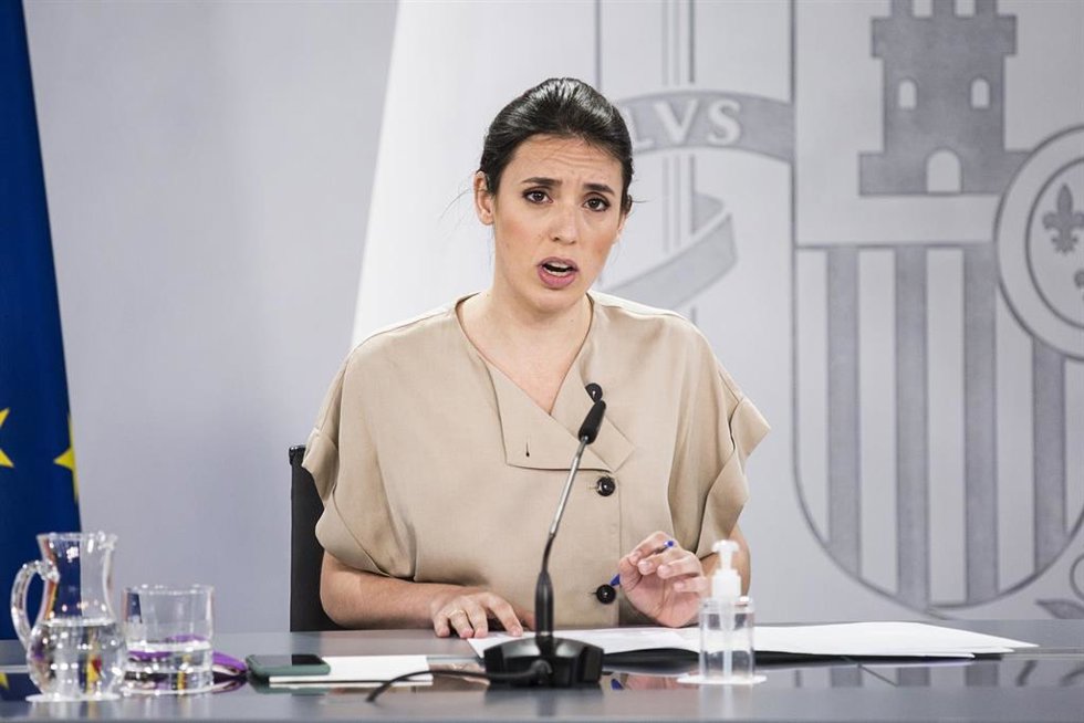 Archivo - La ministra de Igualdad, Irene Montero, interviene en una rueda de prensa para explicar el componente 22 del Plan de Recuperación, Transformación y Resiliencia, a 14 de mayo de 2021, en la Moncloa, Madrid, (España)