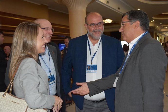 El vicepresidente primero, José Luis Martínez Guijarro, en el envuentro que ha mantenido con el presidente de la Subcomisión de Seguimiento de los Fondos Europeos y del Plan de Recuperación y Resiliencia (PRR).