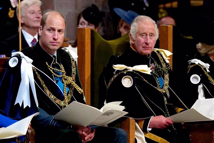 Archivo - 05 July 2023, United Kingdom, Edinburgh: Prince William (L) of Wales,  known as the Duke of Rothesay while in Scotland, and King Charles III take part in the National Service of Thanksgiving and Dedication for King Charles III and Queen Camilla,