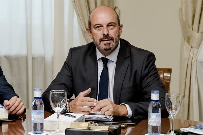 El presidente en el Senado, Pedro Rollán, durante una reunión de la Mesa del Senado, en el Senado, a 29 de agosto de 2023, en Madrid (España). La Mesa del Senado se ha reunido para analizar el préstamo de senadores entre partidos de cara a la formación 