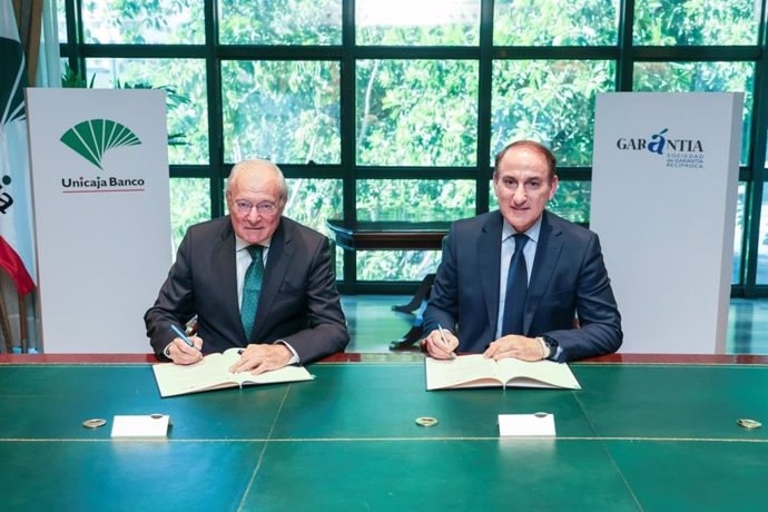 Unicaja Banco y Garántia, Sociedad de Avales y Garantías de Andalucía, han renovado por quinto año consecutivo el convenio de colaboración por el que destinan 160 millones de euros para facilitar la financiación con aval a pymes y autónomos.