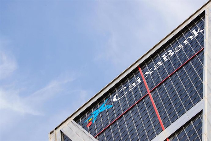 Archivo - Edificio de Caixabank