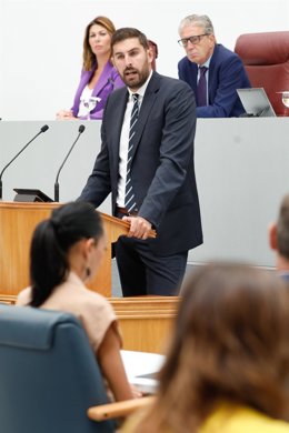 El presidente provincial y portavoz del Grupo Parlamentario VOX en la Asamblea, José Ángel Antelo, interviene en el marco del debate de investidura, que celebra este jueves su segunda y última sesión con el 'popular' Fernando López Miras como candidato