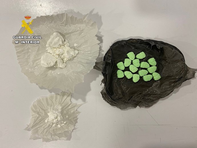 Droga intervenida en Aigües (Alicante) por una patrulla de prevención de delitos en una operación que se ha saldado con dos detenidos.