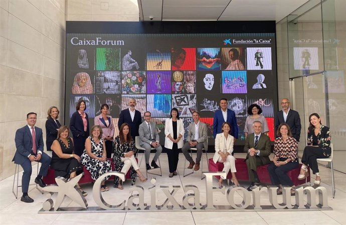 Presentación de la temporada de la red de museos CaixaForum y del CosmoCaixa, con la directora general adjunta de la Fundación La Caixa Elisa Durán y los directores de los centros