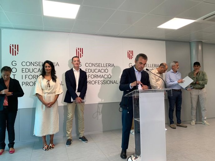 El conseller de Educación y Universidades, Antoni Vera, en rueda de prensa