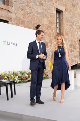Archivo - El nuevo presidente de La Rioja, Gonzálo Capellán, y la presidenta del Parlamento de La Rioja, Marta Fernández, durante la toma posesión del presidente en el Monasterio de Yuso