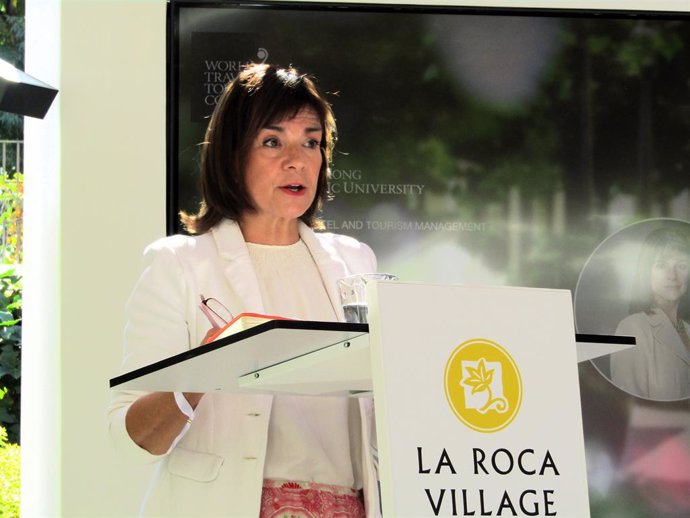 La presidenta y consejera delegada del Consejo Mundial de Viaje y Turismo (WTTC), Julia Simpson, en una rueda de prensa esta jueves