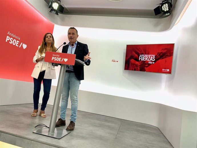 Rafael Recio, secretario de organización del PSOE de Sevilla en rueda de prensa.