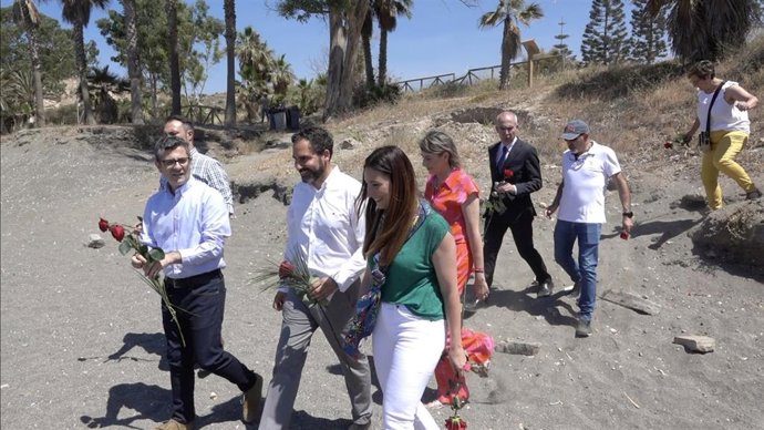 Daniel Pérez y Félix Bolaños junto a otros representantes del PSOE en un acto de memoria histórica.