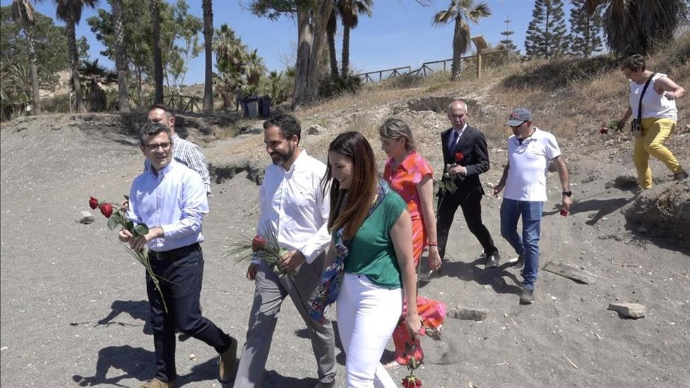 Daniel Pérez y Félix Bolaños junto a otros representantes del PSOE en un acto de memoria histórica.
