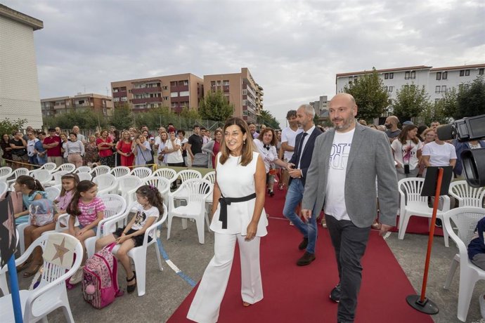 La presidenta de Cantabria, María José Sáenz de Buruaga, y el consejero de Educación, FP y Universidades, Sergio Silva, inauguran el curso escolar 2023-2024 en un acto en el colegio Pablo Picasso de Laredo