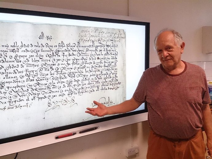 Diputación de Valladolid recibe el arhivo documental del fallecido historiador británico Edward Cooper.