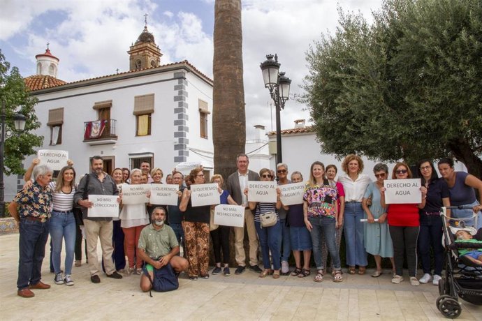 El secretario general del PSOE-A durante su visita a Cala (Huelva).