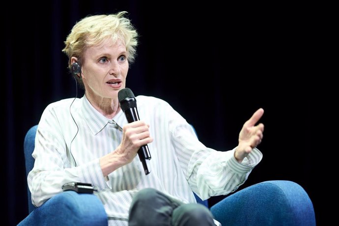 La escritora Siri Hustvedt en una rueda de prensa previa a su investidura como doctora honoris causa por la Universidad Internacional Menéndez Pelayo (UIMP)