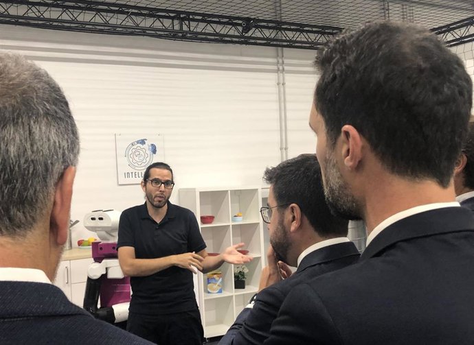 El presidente de la Generalitat, Pere Aragons, y el conseller de Empresa y Trabajo, Roger Torrent, en una visita al Eurecat Centre Tecnolgic de Catalunya