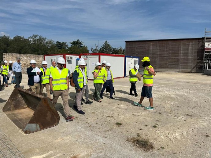 Imagen De La Visita De La Alcaldesa De Burgos A Las Obrsa Del Castillo