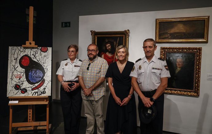 La consellera de Justicia e Interior, Elisa Núñez, informa de una nueva incautación de obras de arte falsas realizada por el grupo de Patrimonio de la Policía de la Generalitat.