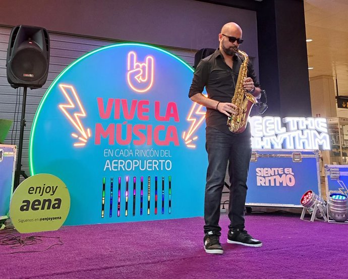 Actuación musical en el Aeropuerto de Asturias