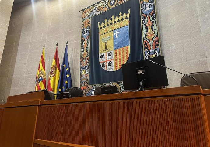Archivo - Mesa de las Cortes de Aragón.