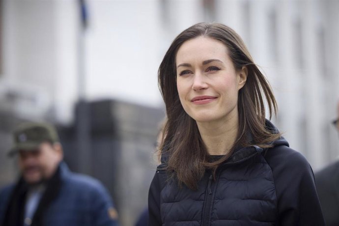 Archivo - Sanna Marin, ex primera ministra de Finlandia, durante una visita a Kiev