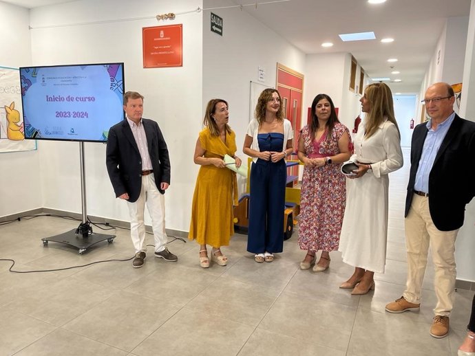 La concejala de Educación y Atención a la Ciudadanía. Belén López, han asistido al inicio del curso las ediles de Mujer, Políticas de Conciliación y Mayores, Ascensión Carreño, y de Bienestar Social, Familia y Salud, Pilar Torres