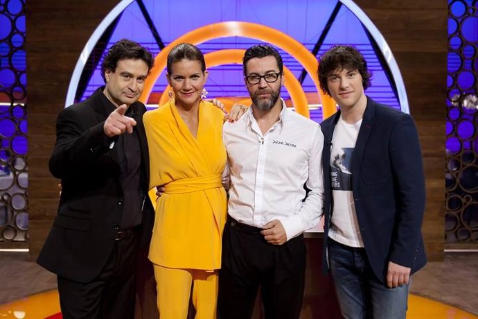 Un exsoldado profesional, una inmigrante que aprendió a cocinar en el servicio doméstico, un estudiante de medicina o una exconcejala son algunos de los nuevos concursantes de la tercera edición de MasterChef. 