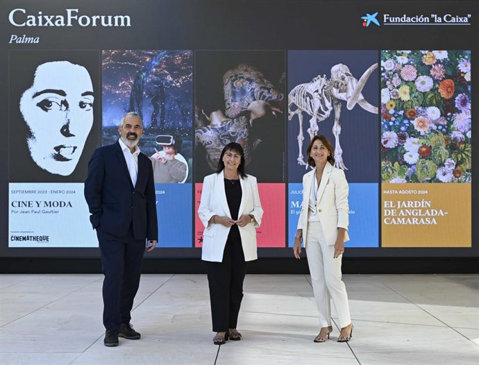 El director corporativo del Área de Cultura y Ciencia de la Fundación La Caixa, Ignasi Miró; la directora general adjunta de la Fundación, Elisa Durán, y la directora de CaixaForum Palma, Margarita Pérez-Villegas.