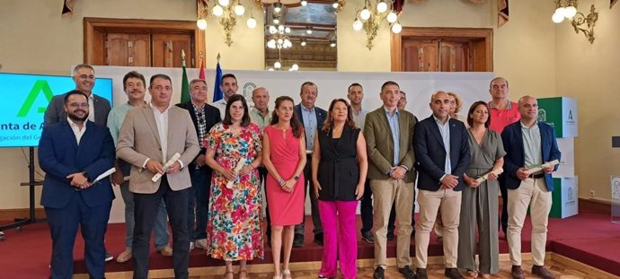 Carmen Crespo entre a los ayuntamientos de Almeria las ayudas para modernizar sus redes para poner fin a las fugas de agua